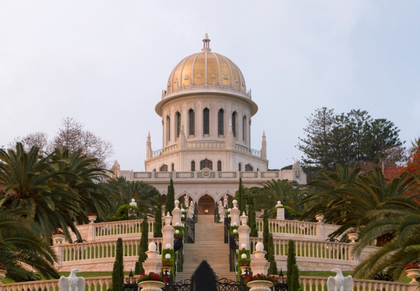 A Báb szentélye - a bahá'í hit (helytelenül bahaizmus, baháizmus, bahá'izmus vagy bahái vallás) egyik legismertebb épülete (Bahá'í Világközpont, Haifa, Izrael)