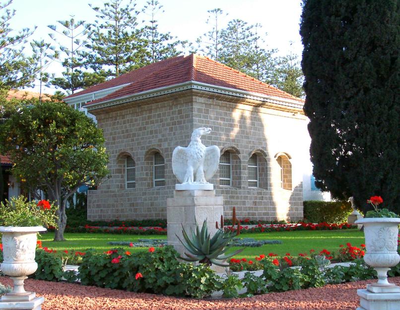 Bahá’u’lláh, a bahá'í hit alapítójának sírszentélye, a bahá'í-ok legszentebb helye az akkói szép kertben (c) Bahá'í Nemzetközi Közösség media.bahai.org